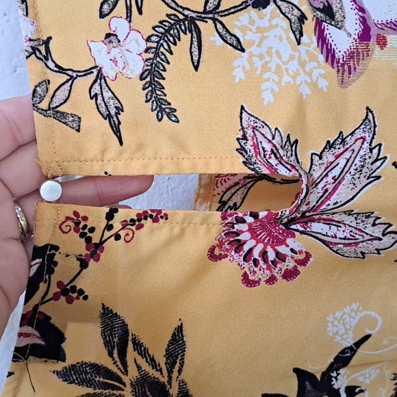 Rachel Rachel Roy Gold Floral Tie Front Short Sleeve Blouse. Size Large. NWOT - Picture 6 of 8